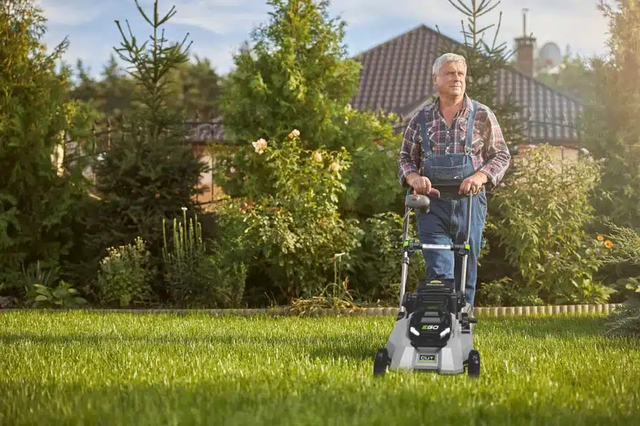 battery self propelled lawn mower